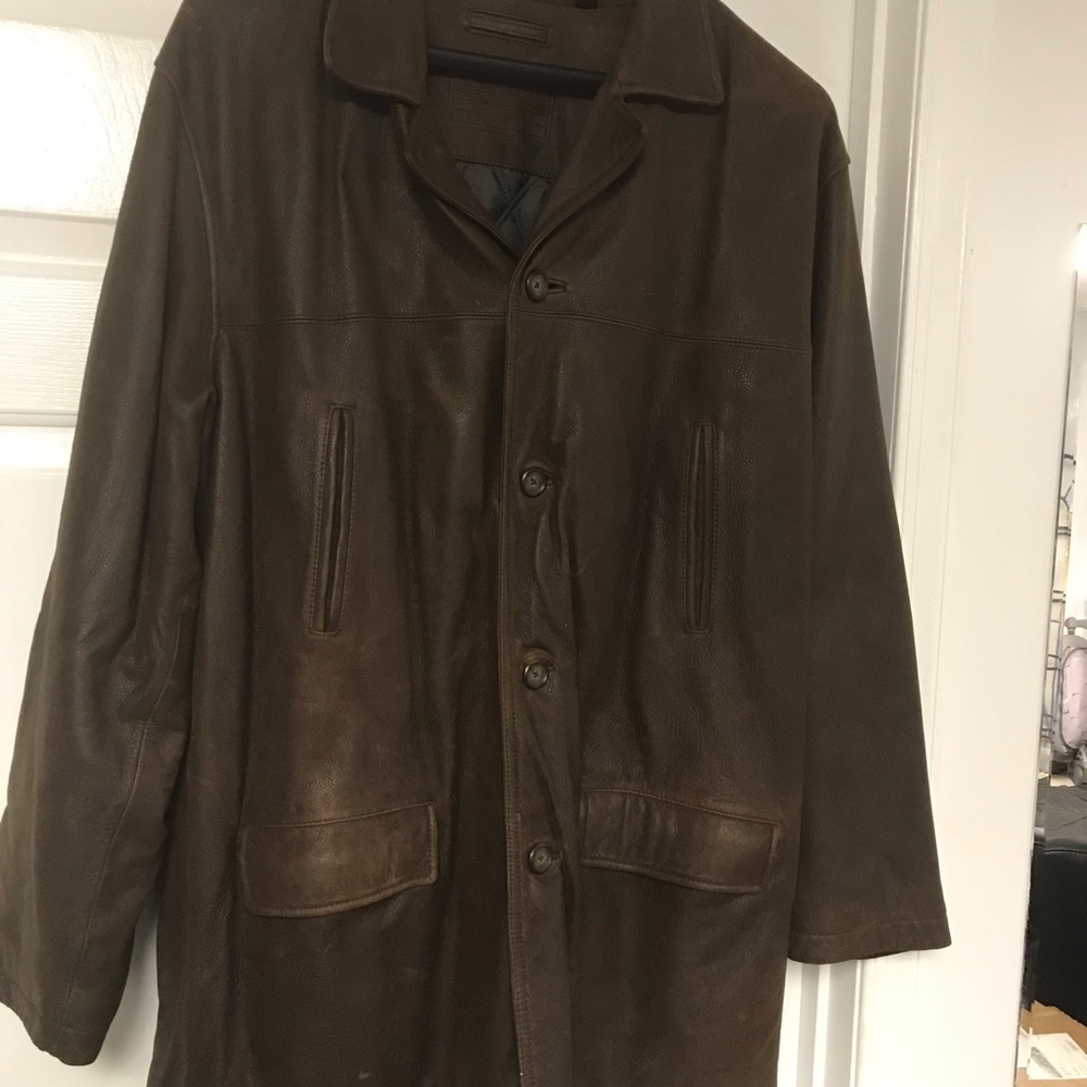 Like new ,worn once three quarter length distressed leather. Heavy duty. Thanks